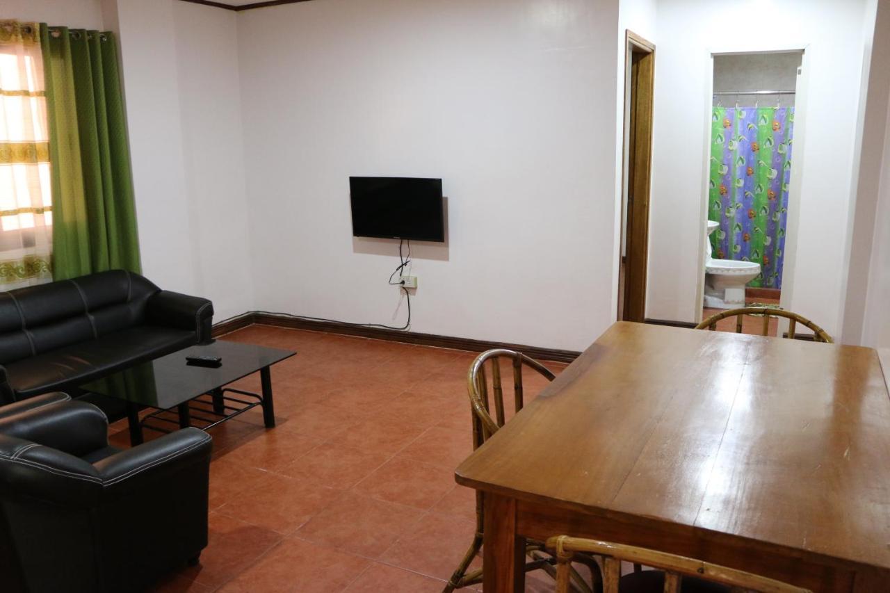 Badladz Staycation Condos Puerto Galera Exterior foto