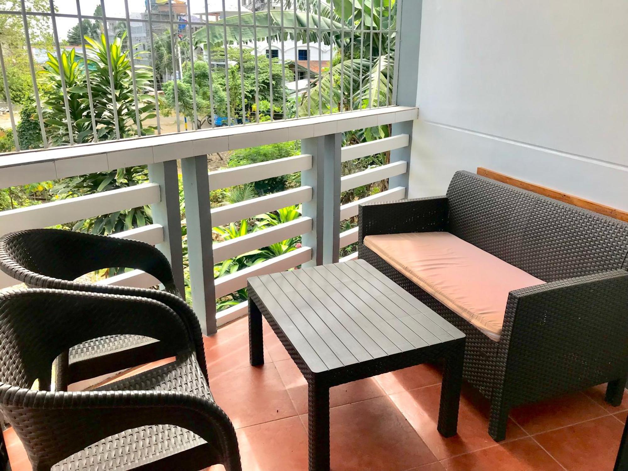 Badladz Staycation Condos Puerto Galera Exterior foto